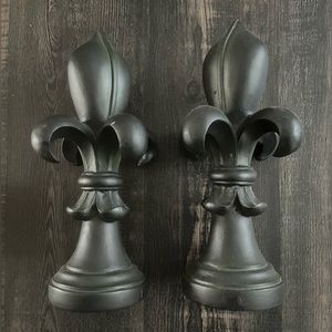 Unbranded matte black pair of Fleur di Lis bookends